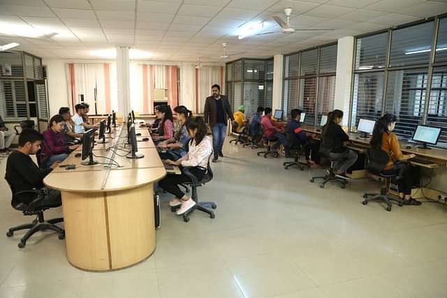 Guru_Kashi_University